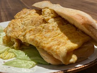 Bocadillo De Tortilla Al Gusto