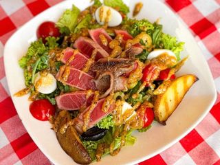 Нісуаз з грильованим тунцем (300g)