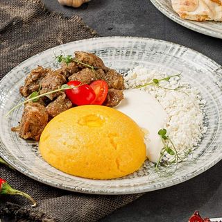 Курица тушеная с мамалыгой/ Tocană de Pui cu Mămăligă