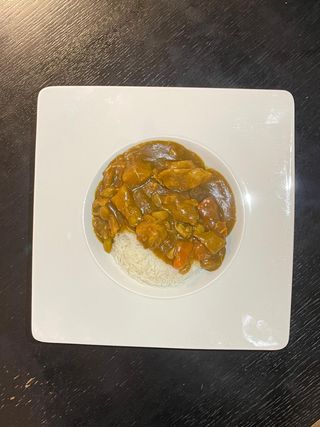 Riso al curry giapponese con pollo piccante