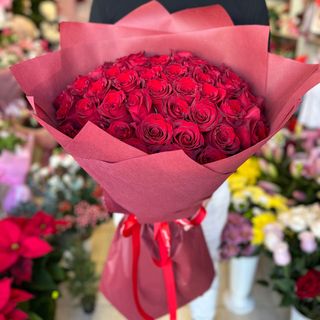 Букет с 51 бр. Червени еквадорски рози #243