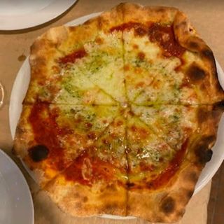 Pizza Cuatro Quesos (33 Cm.)