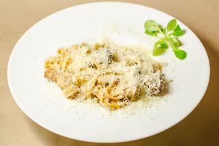 Fettucine cu trio de carne 