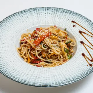 Wok s piletinom