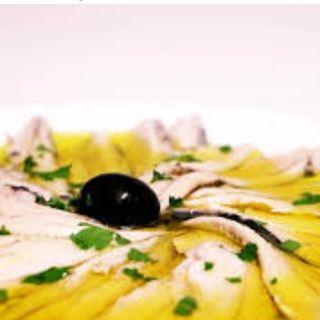 Ración De Boquerones En Vinagre Y Patatas Fritas