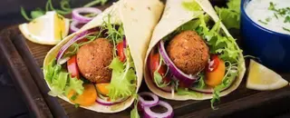 Falafel con piadina con contorno