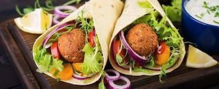 Falafel con piadina con contorno