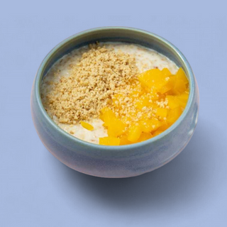 Oatmeal With Honey, Peach and Walnuts / შვრიის ფაფა თაფლით, ატმით და ნიგვზით