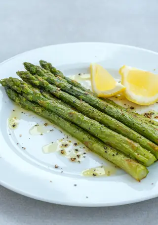 Sparanghel la grill
