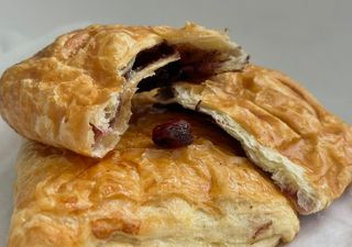 Слойка вишня-шокалад (130г)