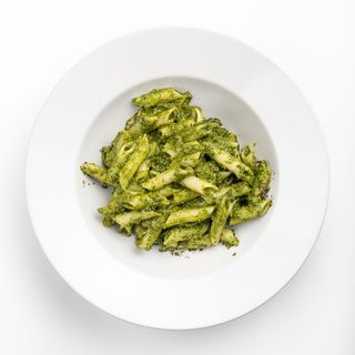 Tjestenina s pestom i piletinom