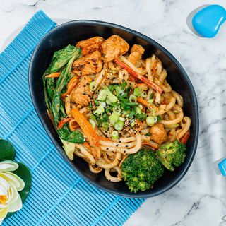 Wok udon cu pui in sos cremos de Stridii