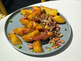 Картопля з Мисливськими ковбасками (345г)