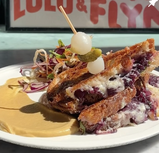 Grilled Cheese Sándwich