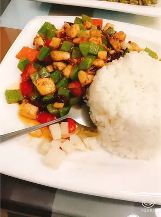 B3. Kurczak Gong Bao