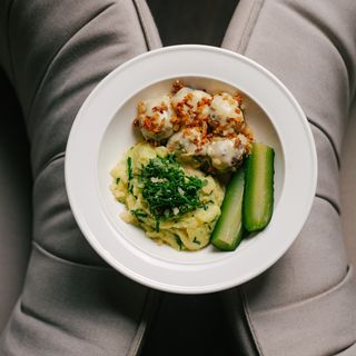 Мітболи з картопляним пюре