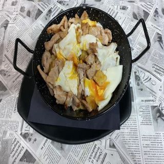 Ración De Huevos Rotos Con Raxo