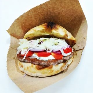 Velika pljeskavica u somunu