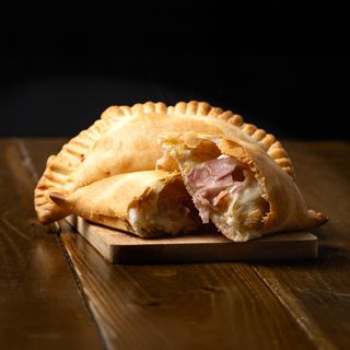 Empanada De Jamón Y Queso (1 Ud.)