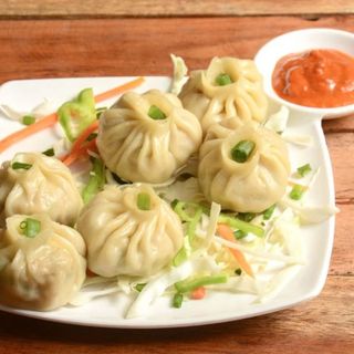 Veg Momos / Dumplings (4 pieces)