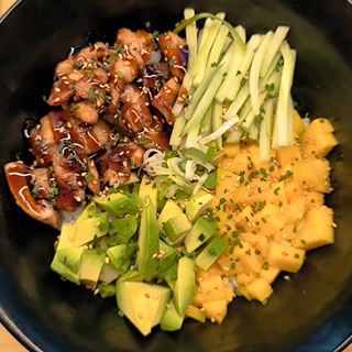 Maxi Donburi Pollo Teriyaki（Con salsa teriyaki)
