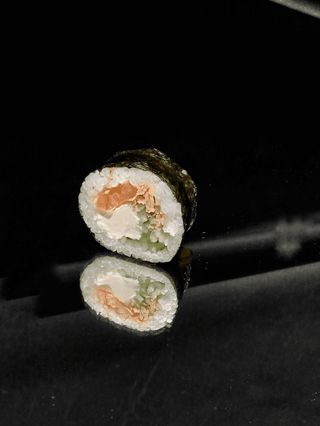 Рол Футо зі смаженим лососем (300г)