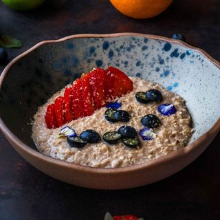 Вівсянка фундучна з ягодами