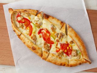 Tavuklu Kașarli Pide