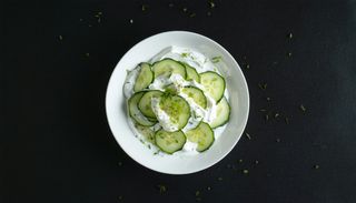 Salata de castraveți cu smântână