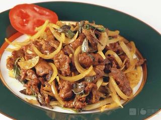 68.Ternera con cebollas