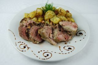 Muschiulet de porc impanat si cartofi taranesti