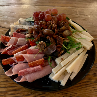 Mix przystawek do winka (dla 4-6 osób)