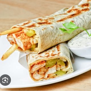 Menú kebab con patatas dentro 