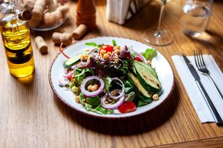 Salată cu dovlecel la grill si naut       