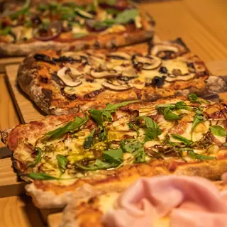 2 Pizzas
