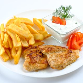 2 Piept de pui la grătar + 2 porți de cartofi prăjiți 