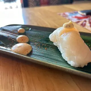 Nigiri de Vieira Trufada