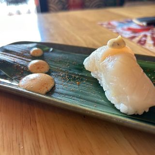 Nigiri de Vieira Trufada