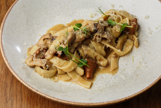Паста з грибами та телятиною