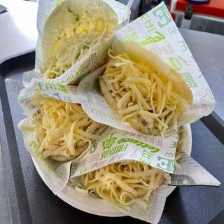 Arepa De Queso De Mano