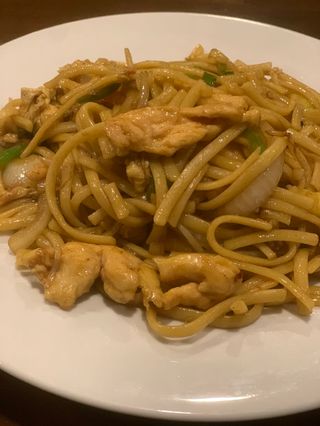 Tallarines Fritos Con Pollo