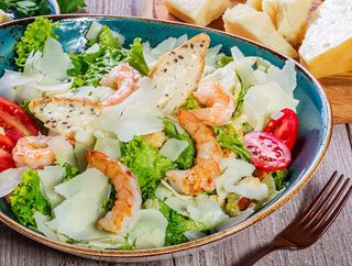 Salata Caesar cu creveti regali