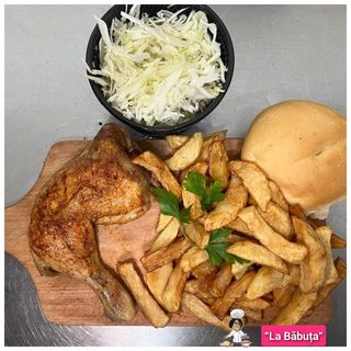 Pulpă de pui la cuptor cu cartofi prajiti