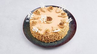 Tort kremowo - orzechowy 1.1 kg