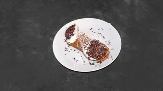Cannolo con gocce di cioccolato