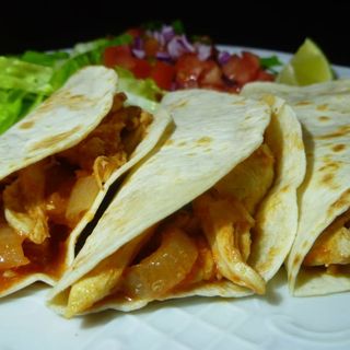 Tacos Tinga de Pollo picante