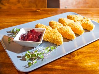 Панирани сиренца с домашно сладко (200г)