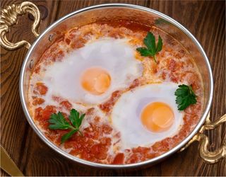 Шакшука с мясом и томатами