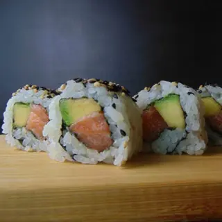 Uramaki Salmó I Alvocat (8 Uds.)