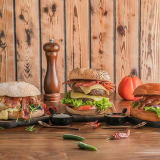 Hamburguesa más 1 entrante